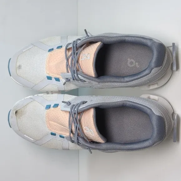On Running cloud running 5 push sneaker. Women's size 9 EU 40.5