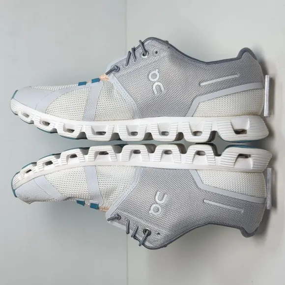 On Running cloud running 5 push sneaker. Women's size 9 EU 40.5