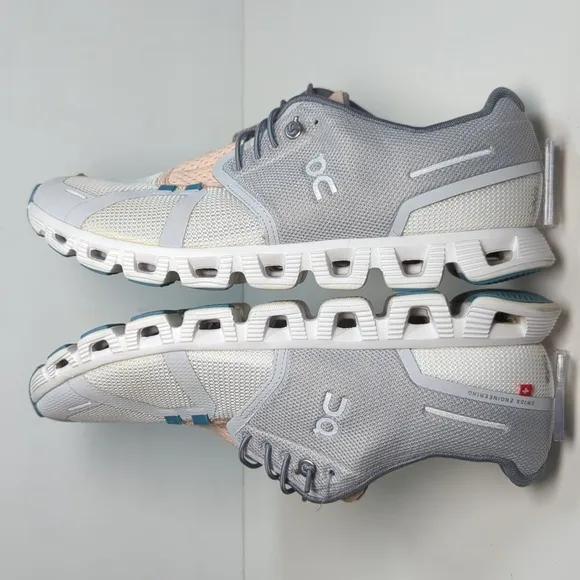 On Running cloud running 5 push sneaker. Women's size 9 EU 40.5