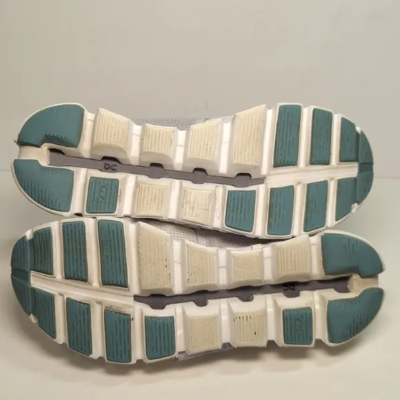 On Running cloud running 5 push sneaker. Women's size 9 EU 40.5