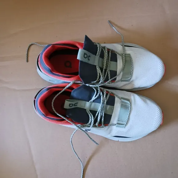 On Running  Cloudnova Men  Athletic  Sneekers Shoes US M SZ10 Great Condition