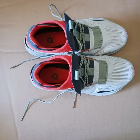 On Running  Cloudnova Men  Athletic  Sneekers Shoes US M SZ10 Great Condition