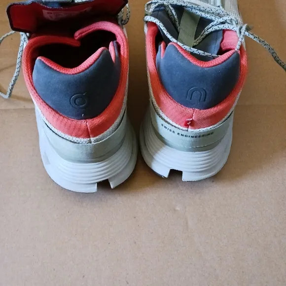 On Running  Cloudnova Men  Athletic  Sneekers Shoes US M SZ10 Great Condition