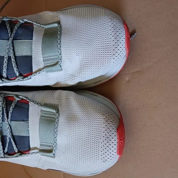 On Running  Cloudnova Men  Athletic  Sneekers Shoes US M SZ10 Great Condition