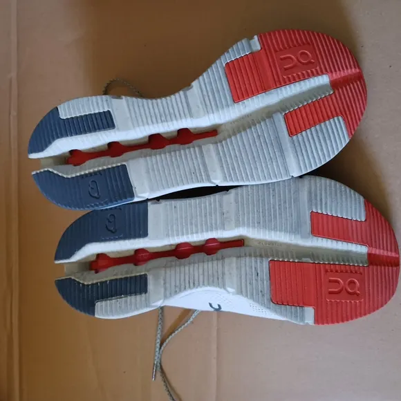 On Running  Cloudnova Men  Athletic  Sneekers Shoes US M SZ10 Great Condition