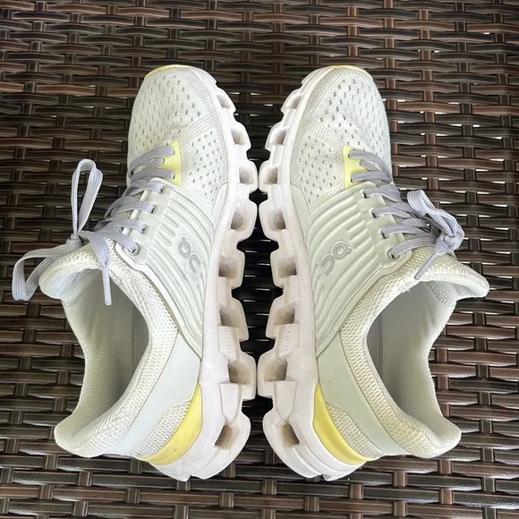 On Running Cloudswift Running Shoes - Size 5