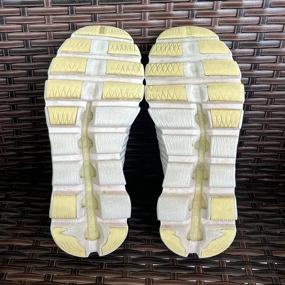 On Running Cloudswift Running Shoes - Size 5