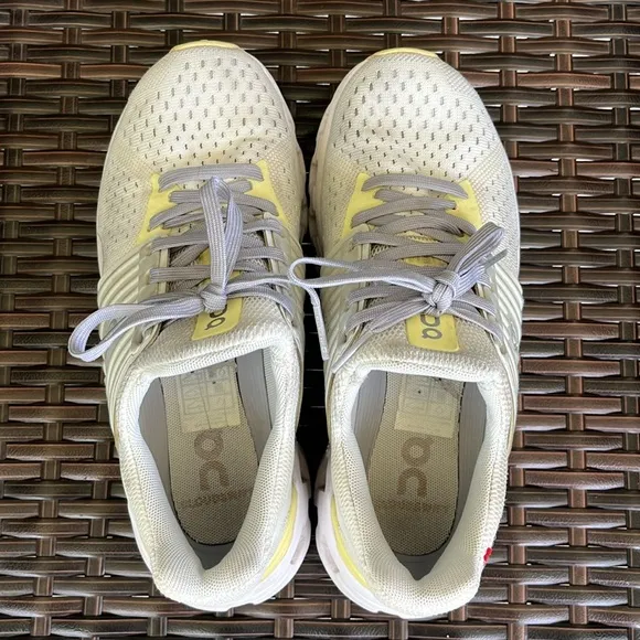 On Running Cloudswift Running Shoes - Size 5