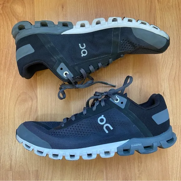 On Running Men’s CloudFlow Running Shoes Size 7