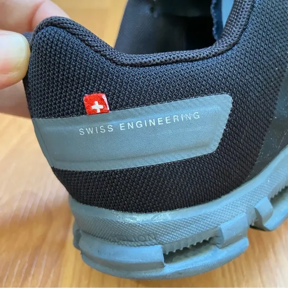 On Running Men’s CloudFlow Running Shoes Size 7