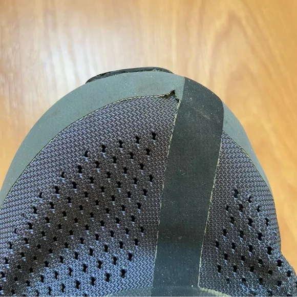 On Running Men’s CloudFlow Running Shoes Size 7