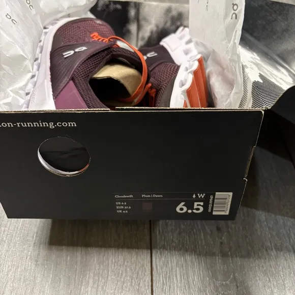 ON Running Womens Cloudswift running shoes plum/ dawn sports shoes sz 6.5 NIB