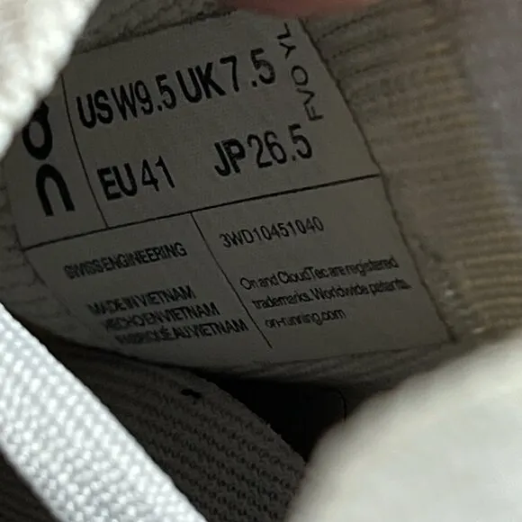 On Shoes Womens Size 9.5 Cloudswift 3 Running Sneaker White Cushioned