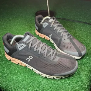 ON CLOUD FLOW - Women’s Running Shoes - SIZE 11