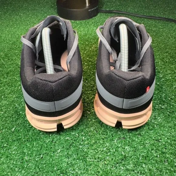 ON CLOUD FLOW - Women’s Running Shoes - SIZE 11