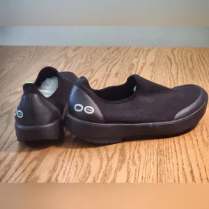 OOFOS Women's OOmg eeZee Low Shoe Slip On Black Size 11 Like New
