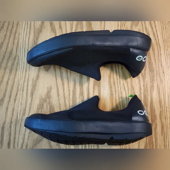 OOFOS Women's OOmg eeZee Low Shoe Slip On Black Size 11 Like New