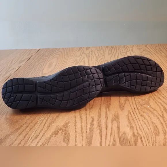 OOFOS Women's OOmg eeZee Low Shoe Slip On Black Size 11 Like New
