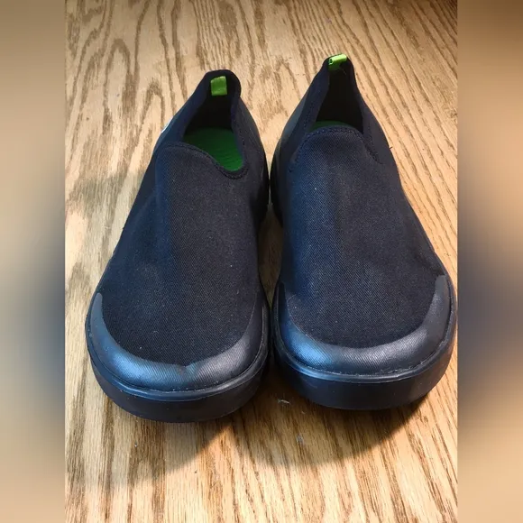 OOFOS Women's OOmg eeZee Low Shoe Slip On Black Size 11 Like New