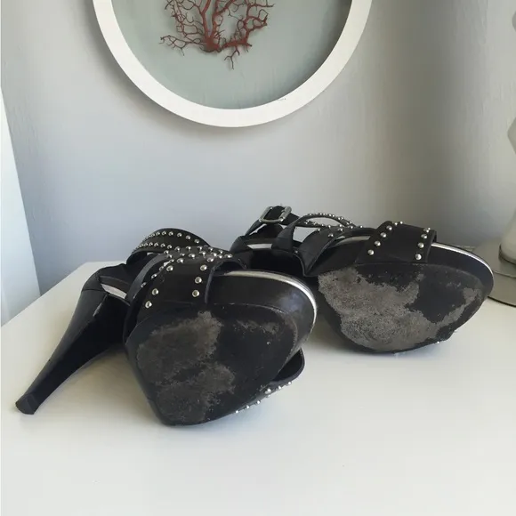 Pour La Victoire heels