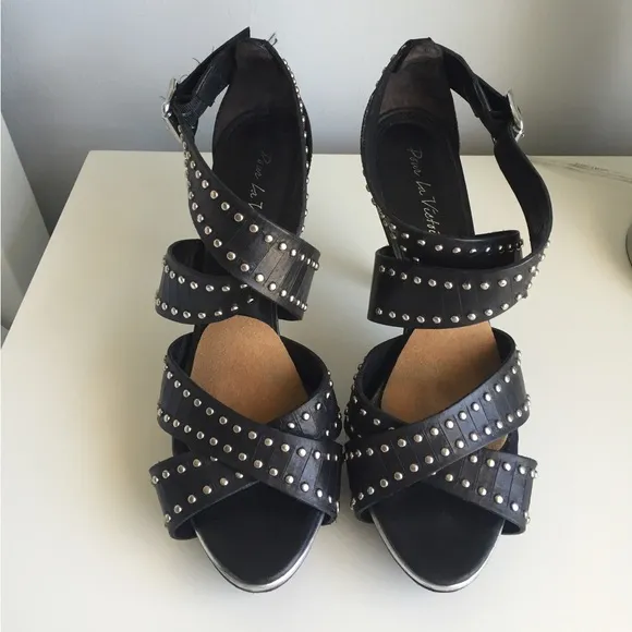 Pour La Victoire heels
