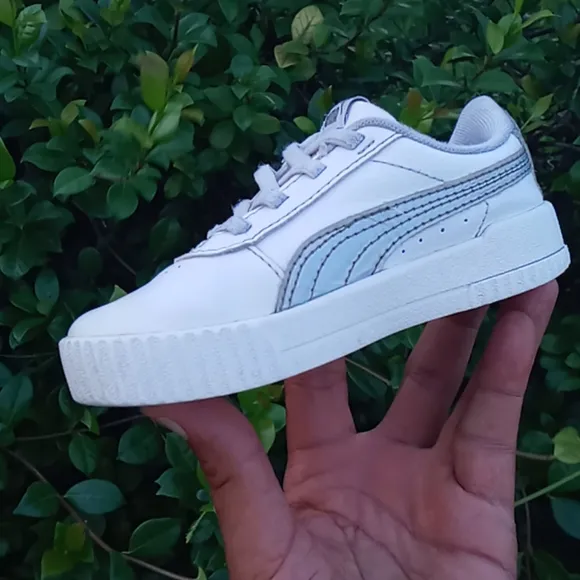 Puma Carina Girls Athletic  Shoes
