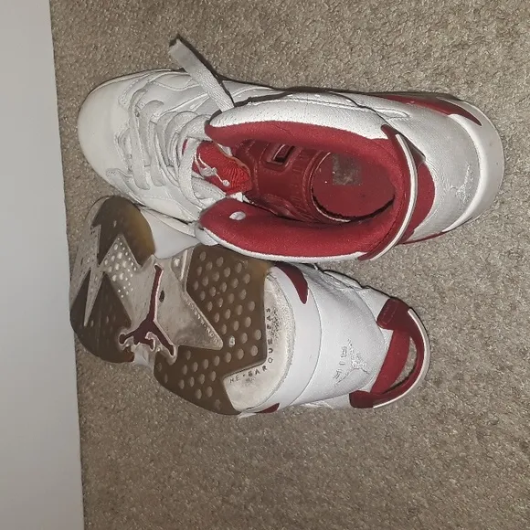 RARE 1991 JORDAN AIR RED TONGUE 1991 MARKED ON WHITE SHOE SIZE 7 YOUTH
