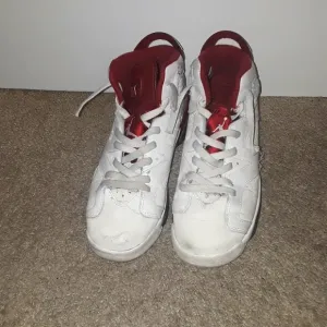 RARE 1991 JORDAN AIR RED TONGUE 1991 MARKED ON WHITE SHOE SIZE 7 YOUTH