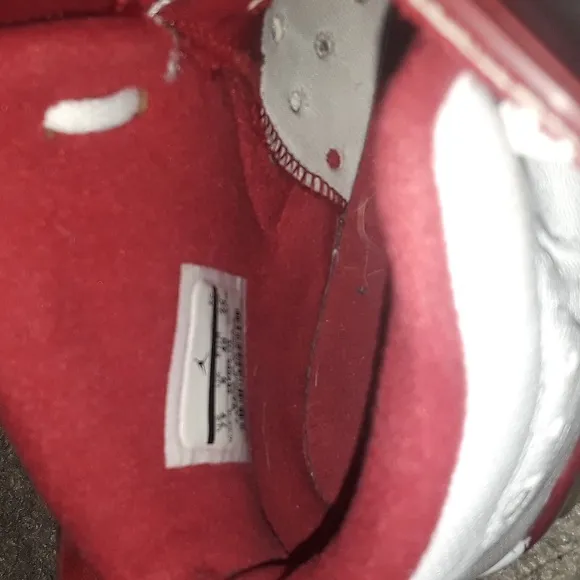 RARE 1991 JORDAN AIR RED TONGUE 1991 MARKED ON WHITE SHOE SIZE 7 YOUTH