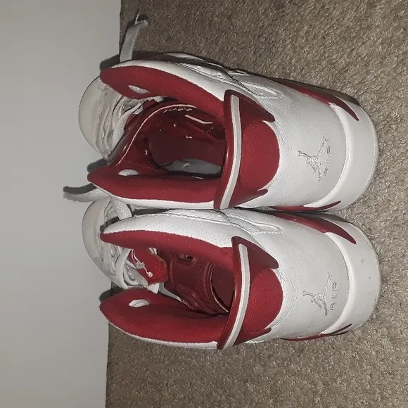 RARE 1991 JORDAN AIR RED TONGUE 1991 MARKED ON WHITE SHOE SIZE 7 YOUTH