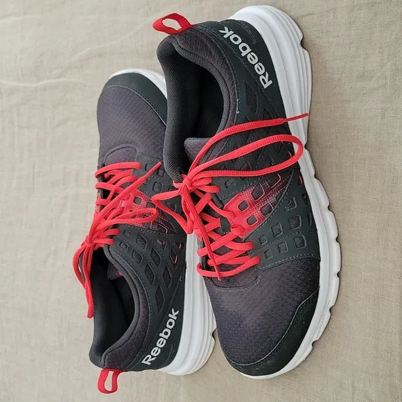Reebok men's  running shoes. Memory Tech lace up.  Size 10 grey