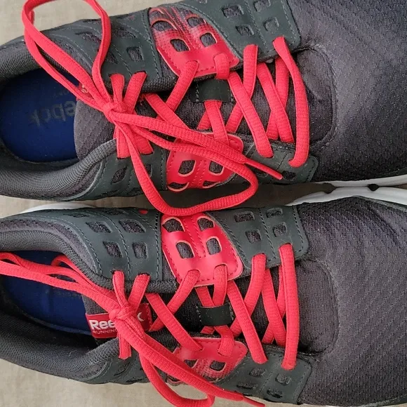 Reebok men's  running shoes. Memory Tech lace up.  Size 10 grey