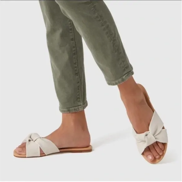 Rothy’s The Knot Sand Dollar Sandle, 8