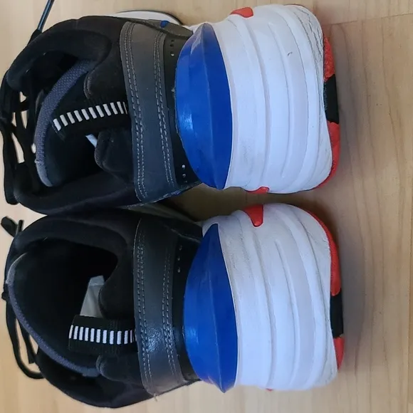 Running shoes  Nike brand Model - NIKE M2K TEKNO size 9.5