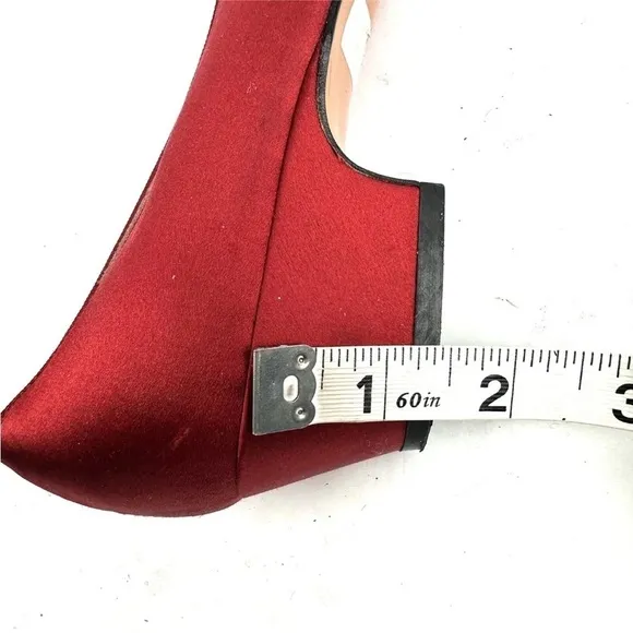 Salvatore Ferragamo Vera Bow Pump Shoes 10 Red Satin Slip On Heels Gold Womens