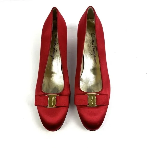 Salvatore Ferragamo Vera Bow Pump Shoes 10 Red Satin Slip On Heels Gold Womens