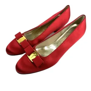 Salvatore Ferragamo Vera Bow Pump Shoes 10 Red Satin Slip On Heels Gold Womens