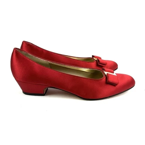 Salvatore Ferragamo Vera Bow Pump Shoes 10 Red Satin Slip On Heels Gold Womens