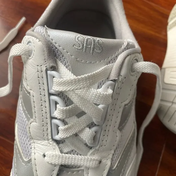 SAS women's Tour Mesh lace-up sneakers white leather walking shoes Size 6.5