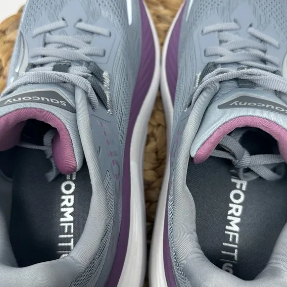 SAUCONY Hurricane 24 Running Shoes Flint Viola Size 9.5 Women's