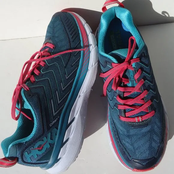 SIZE 9.5. Hoka One One Clifton 4 running sneaker shoes