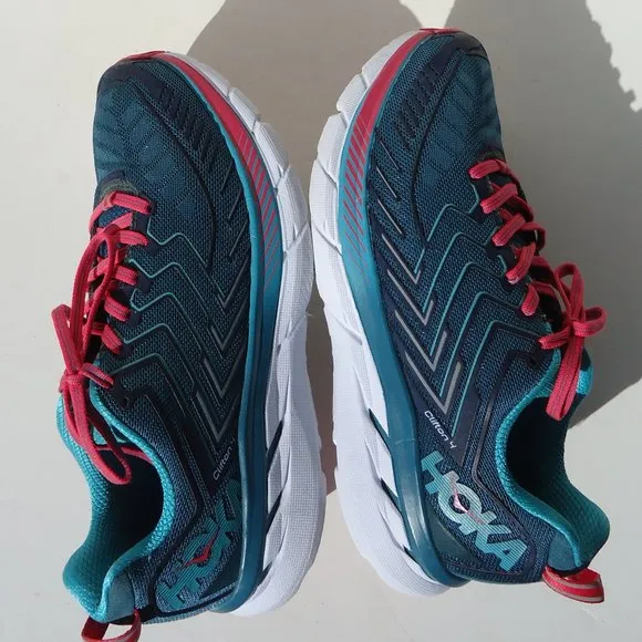 SIZE 9.5. Hoka One One Clifton 4 running sneaker shoes