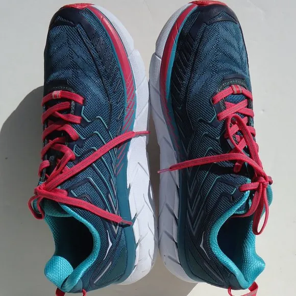 SIZE 9.5. Hoka One One Clifton 4 running sneaker shoes