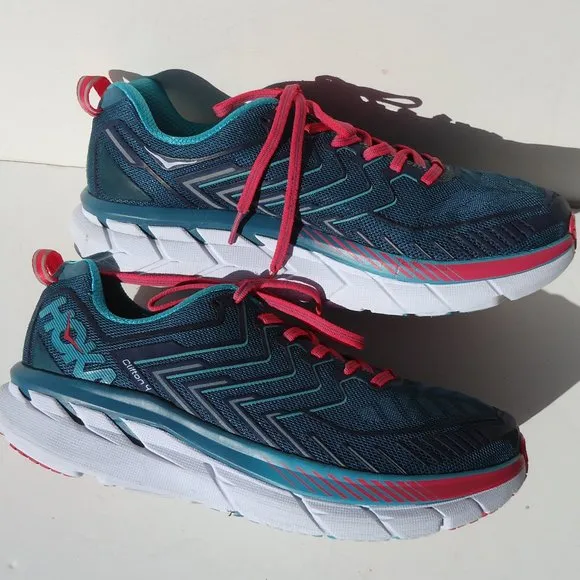 SIZE 9.5. Hoka One One Clifton 4 running sneaker shoes