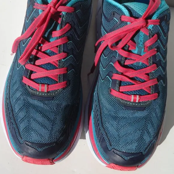 SIZE 9.5. Hoka One One Clifton 4 running sneaker shoes