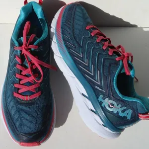 SIZE 9.5. Hoka One One Clifton 4 running sneaker shoes