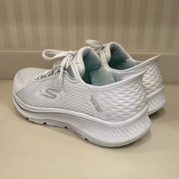 Skechers Hands Free Slip Ins  Go Run Consistent 2.0 Sneakers 128615W Size 7.5
