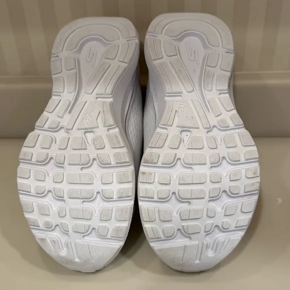 Skechers Hands Free Slip Ins  Go Run Consistent 2.0 Sneakers 128615W Size 7.5