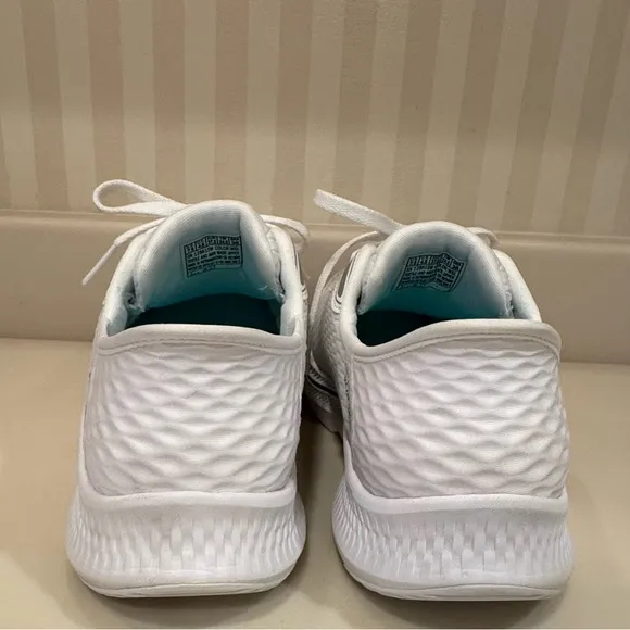 Skechers Hands Free Slip Ins  Go Run Consistent 2.0 Sneakers 128615W Size 7.5