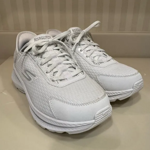 Skechers Hands Free Slip Ins  Go Run Consistent 2.0 Sneakers 128615W Size 7.5